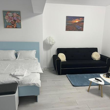 The Moon View Apartment Bucharest Exterior photo
